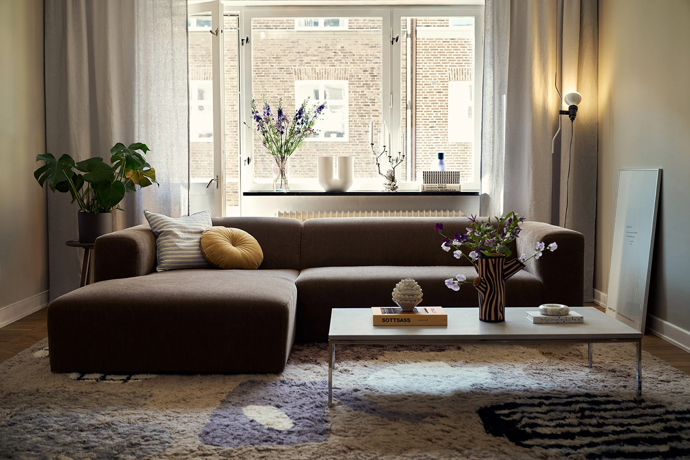 MILANO_interior_set1_moss_9_-light_brown_URBAN_coffee_table_130x70_light_grey_concrete_chrome_frame_1